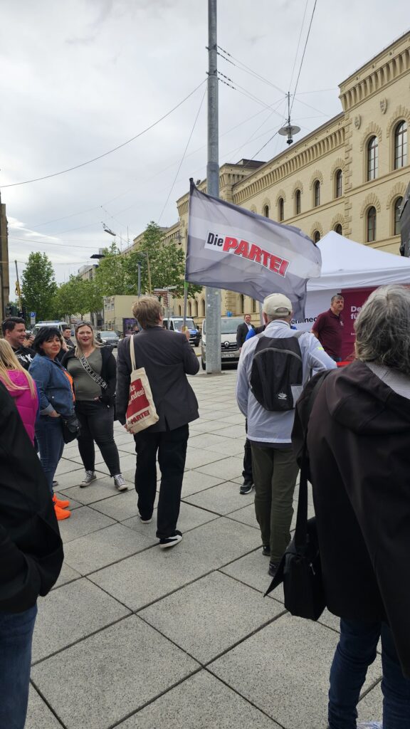 Die PARTEI Saar bei der BSW-Veranstaltung – Foto 3